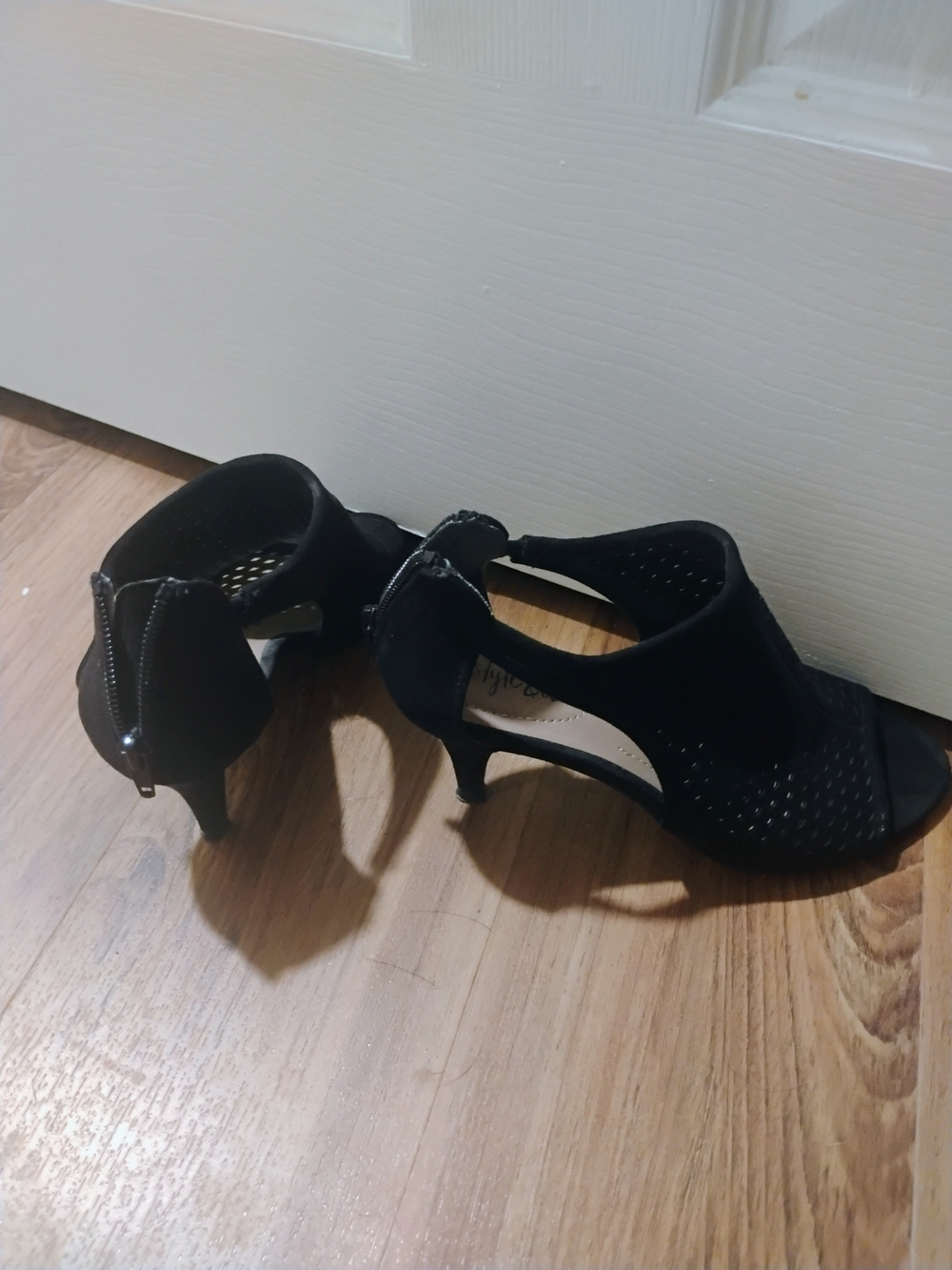 Style & Co. Black Perforated Open-Toe Kitten Heels